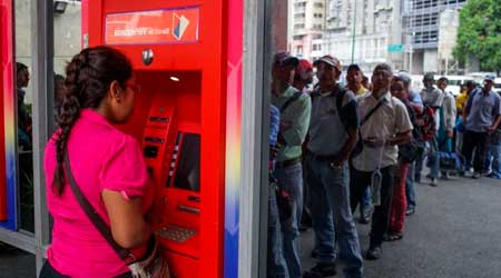 В Венесуэле годовая инфляция приближается к 2,3 миллионам